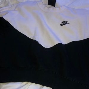 women’s nike crewneck sweater